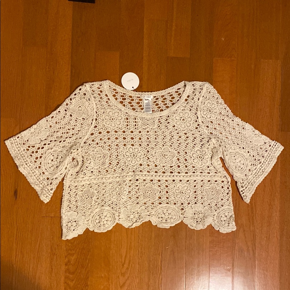 Vici - O/S Crochet Bell Sleeve Crop top